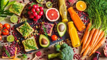 STUDIU. Unul din cinci vegani poftește la carne o dată pe lună. Ce îi determină pe oameni să renunțe la acest stil de viață