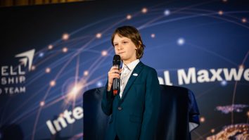 Adolescentul Robert Zicman are un IQ de peste 160. Robert: „Citesc, fac experimente și programez”