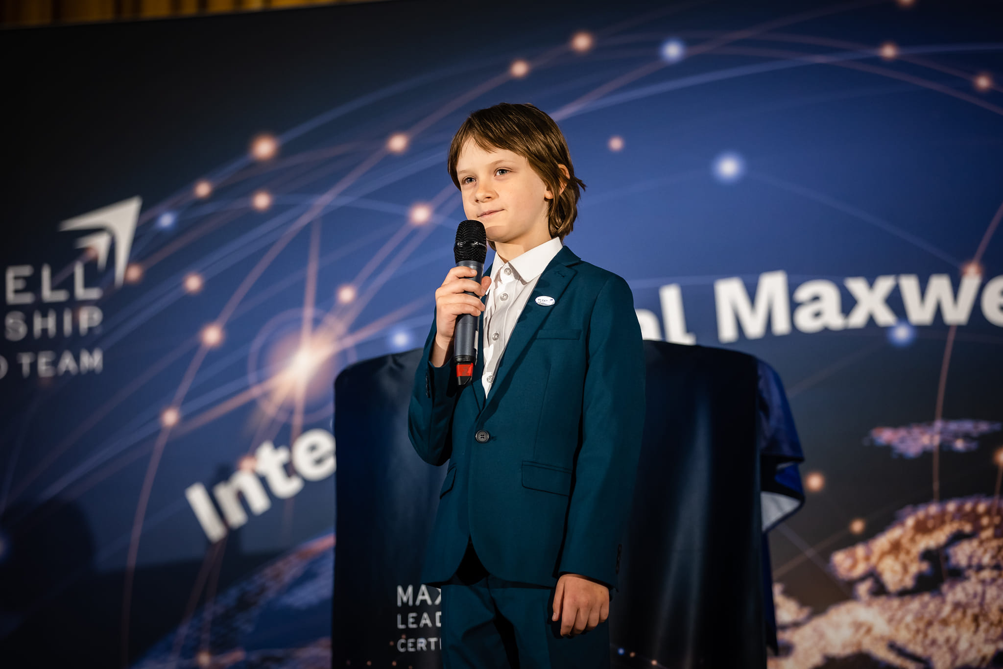 Adolescentul Robert Zicman are un IQ de peste 160. Robert: „Citesc, fac experimente și programez”