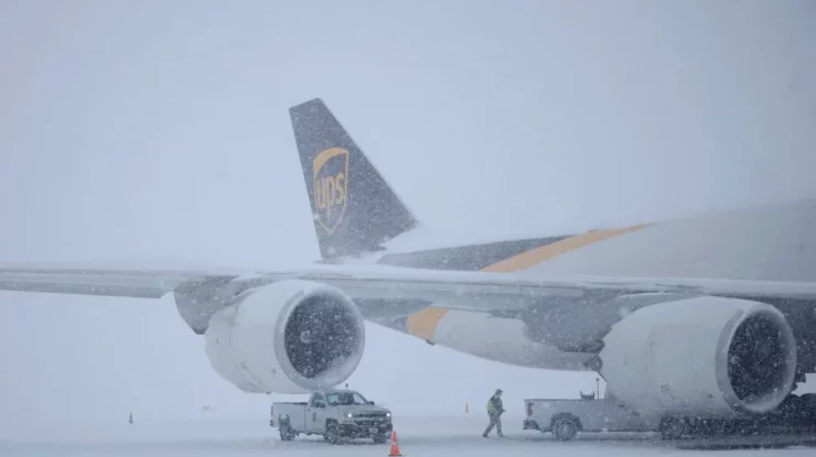 FOTO. O furtună de zăpadă aduce ninsori abundente și temperaturi scăzute în SUA. Este stare de urgență în șapte state