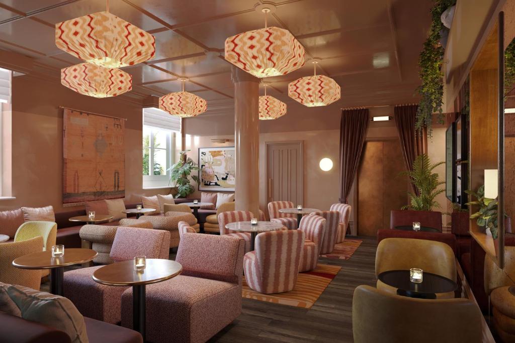 La Paris, în Cartierul Latin, o clădire istorică devine un vast hotel de lux. Cum arată Grădina de Sticlă