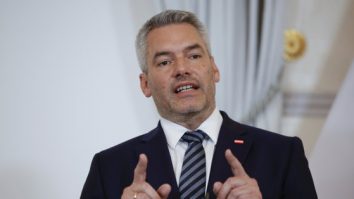 Cancelarul Nehammer își dă demisia. Criza politică din Austria ia amploare