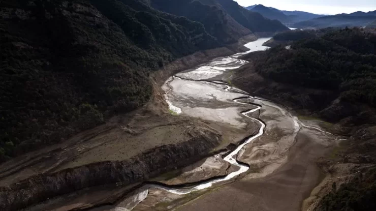 Catalonia se confruntă cu secetă, dar și cu inundații extreme. Ce măsuri doresc să ia autoritățile