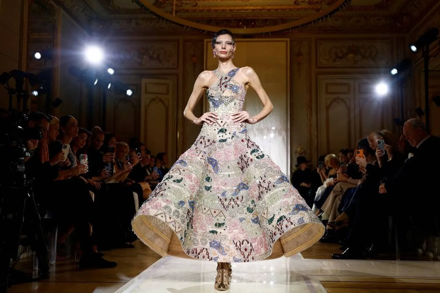 Haute Couture Fashion Week 2025 se întoarce cu cele mai noi tendințe ale caselor de modă