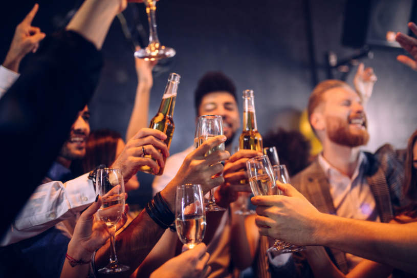 Consumul de alcool în rândul Generației Z a scăzut cu 25%. Lygia Alexandrescu, nutriționist: „Nu ar trebui să ne bazăm pe beneficii pentru a consuma băutură”