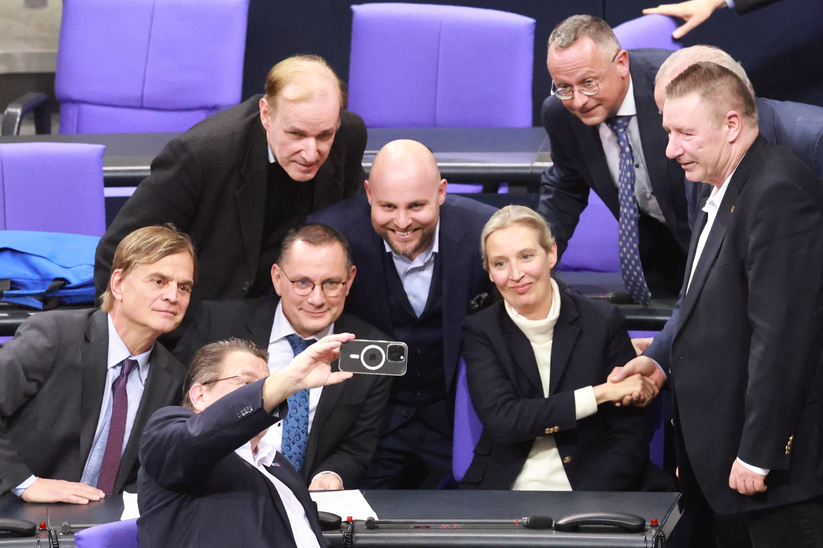 Parlamentarii germani discută despre interzicerea partidului Alternativa pentru Germania (AfD). Alegerile au loc peste câteva săptămâni