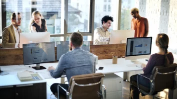 Doar 3,1% dintre companiile din România folosesc Inteligența Artificială. Răzvan Rughiniș, profesor universitar: „A.I.-ul nu vine în companii care folosesc pix și caiet”