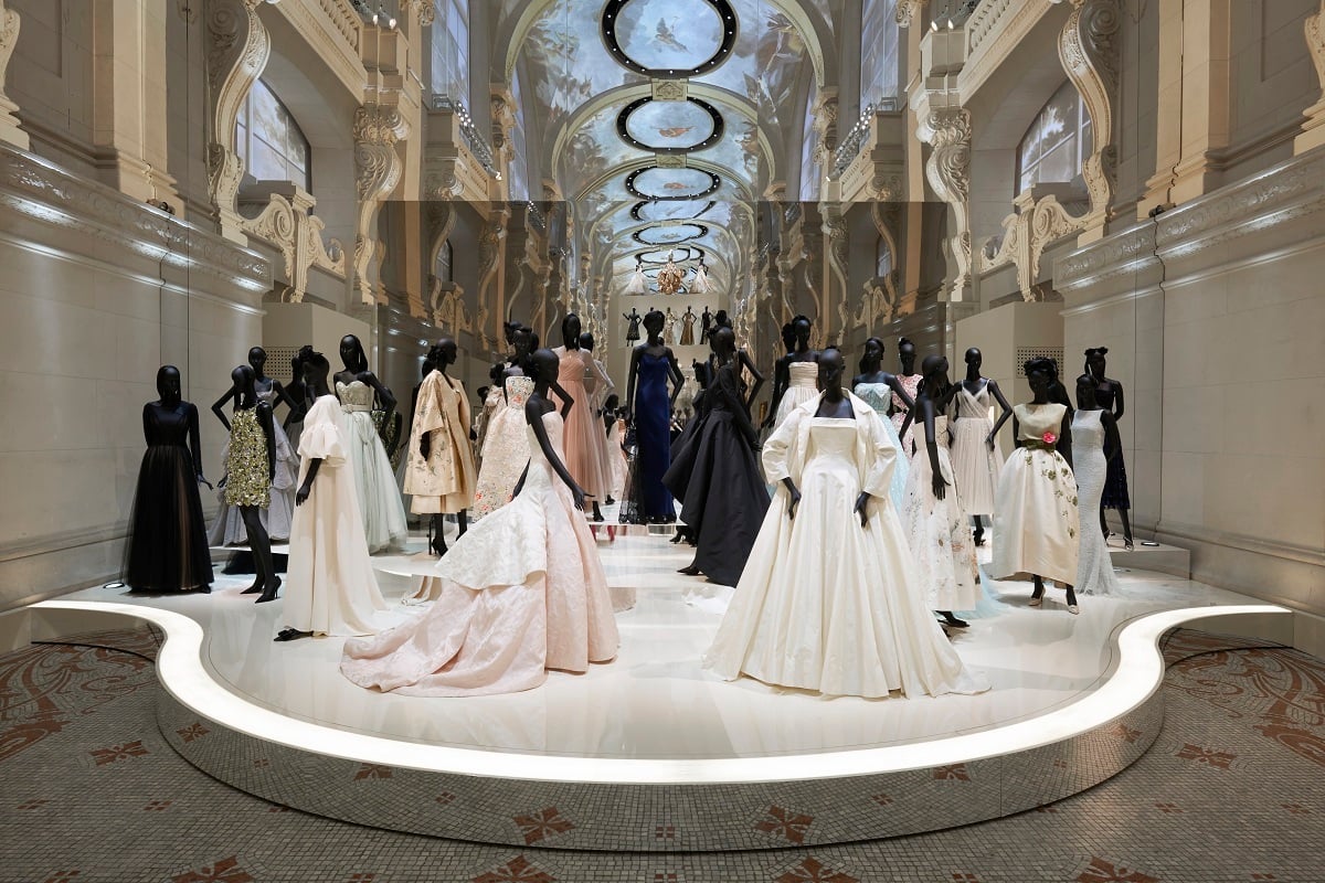 Dior rămâne simbolul inovației în haute couture, la 78 de ani de la înființare. Care este istoria casei de modă