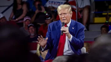 Organizațiile non-profit depun o contestație legală împotriva înghețării ajutorului federal acordat de Trump