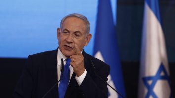 Netanyahu afirmă că acordul de încetare a focului a fost încheiat. Acesta intră în vigoare duminică, după aprobarea cabinetului israelian
