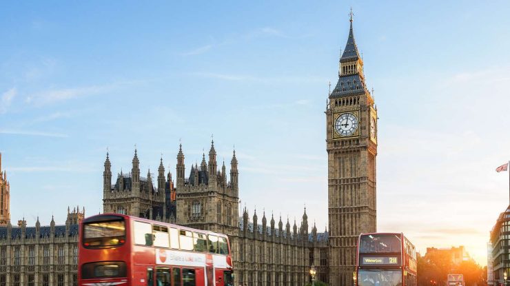 Regatul Unit este avertizat că taxele ridicate descurajează turiștii să viziteze țara. UK are cea mai scăzută rată de creștere a sosirilor internaționale