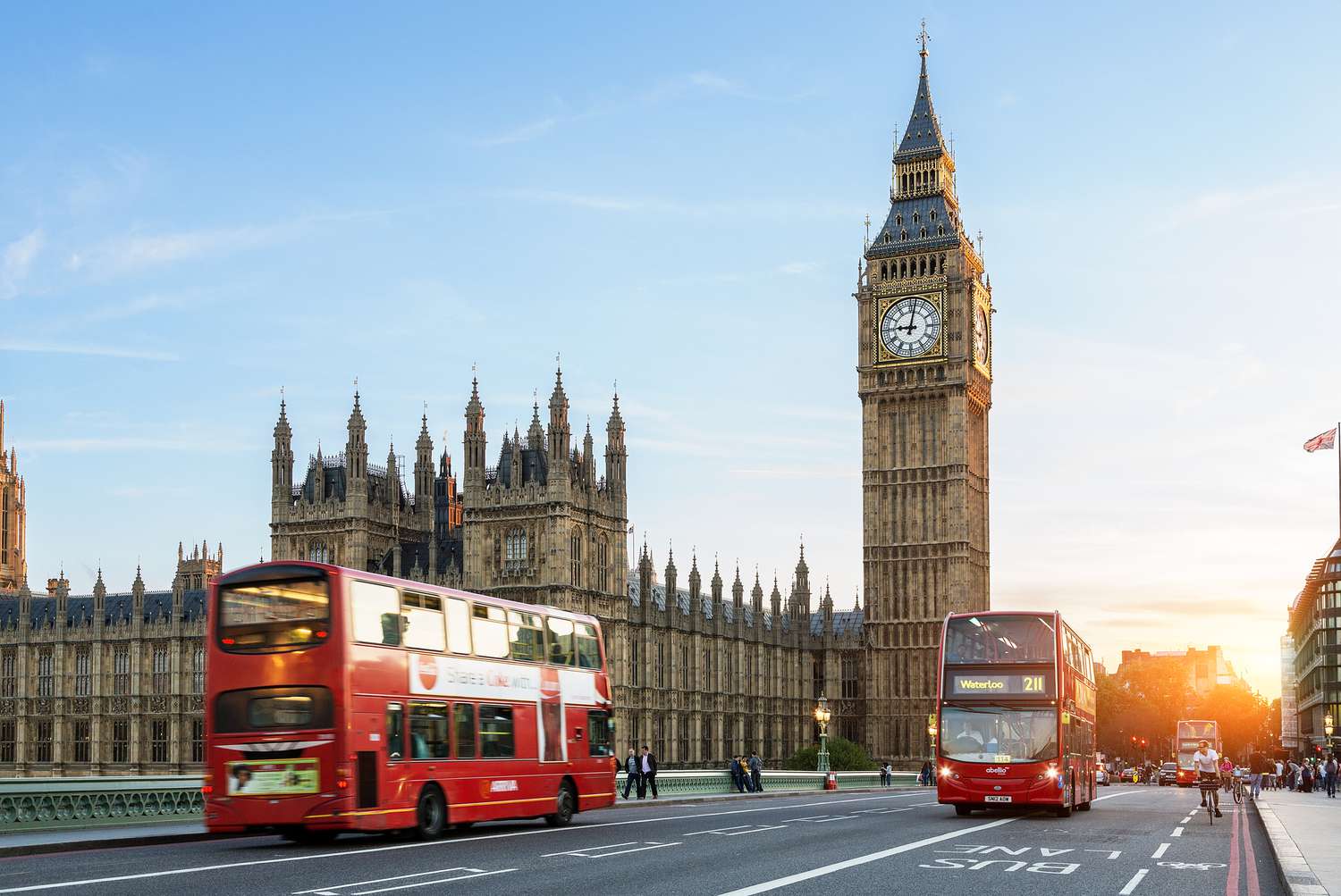 Regatul Unit este avertizat că taxele ridicate descurajează turiștii să viziteze țara. UK are cea mai scăzută rată de creștere a sosirilor internaționale