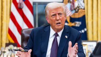 Trump amenință Columbia cu tarife de urgență după ce a refuzat să primească zborurile cu migranți. Ce spune Gustavo Petro