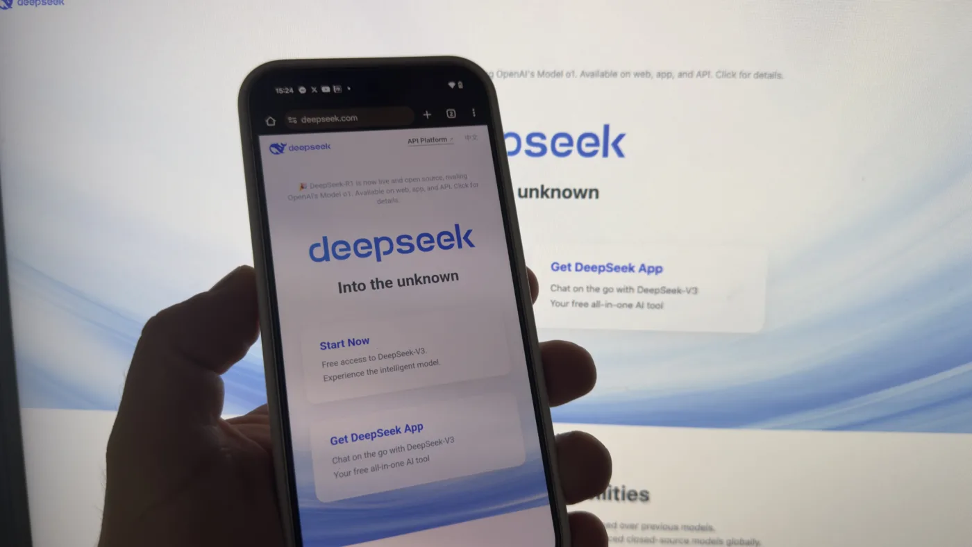 Alibaba lansează un model de Inteligență Artificială: „Este mai bun decât DeepSeek-V3 și ChatGPT”