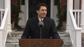 Justin Trudeau reacționează la tarifele impuse de Trump asupra Canadei, Chinei și Mexicului: „SUA vor să anexeze Canada”