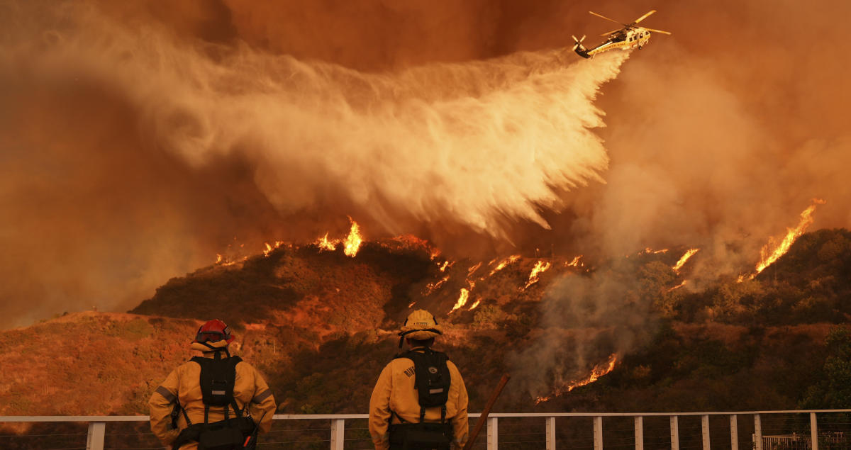 Incendiile de vegetație din Los Angeles riscă o creștere majoră ca urmare a revenirii vânturilor Santa Ana