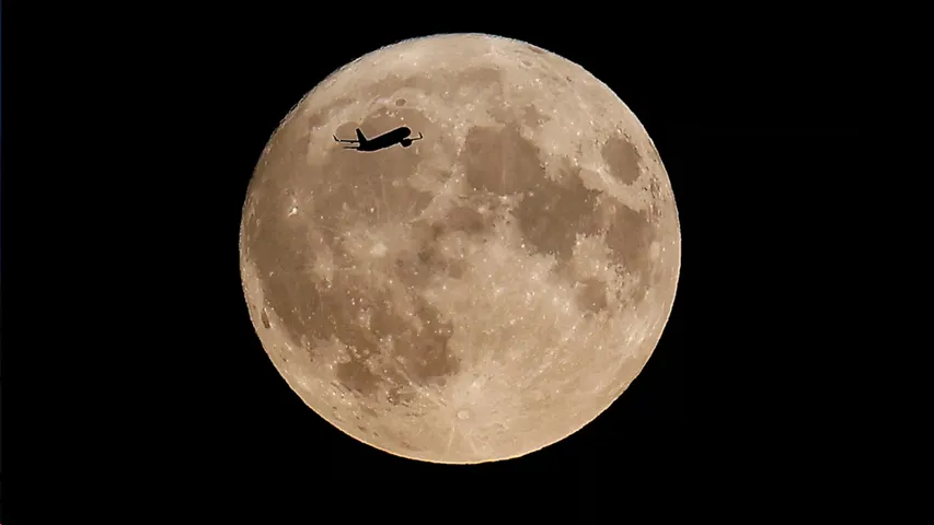 Luna a fost inclusă pe o listă a siturilor de patrimoniu amenințate. Riscul de distrugere e tot mai mare din cauza călătoriilor