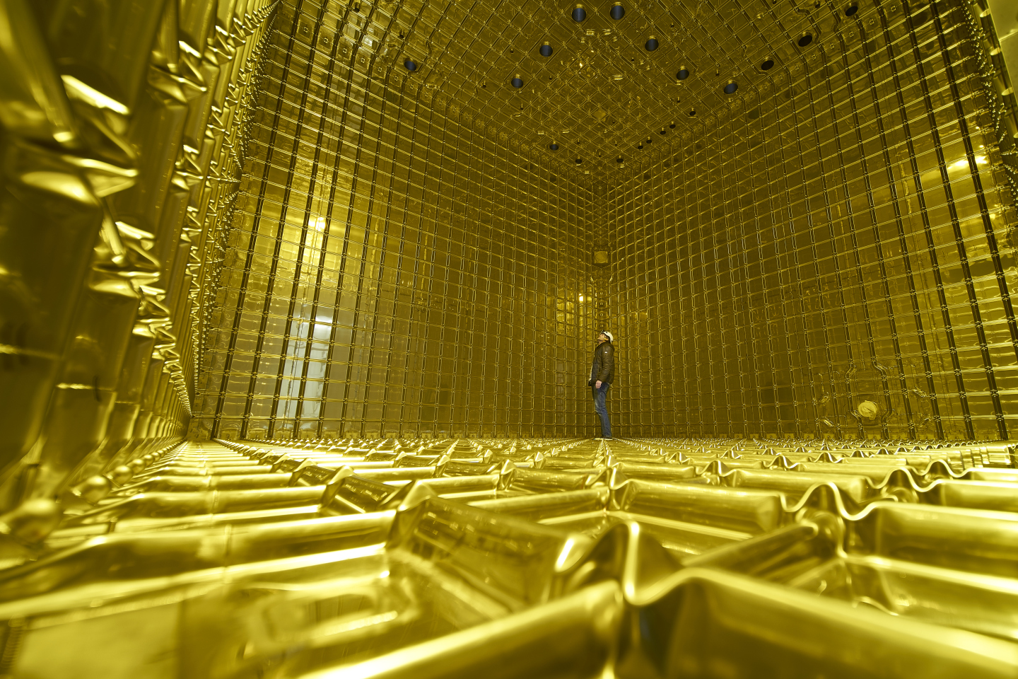 Experimentul DUNE caută dimensiuni ascunse. Cercetătorii speră să explice misterul gravitației
