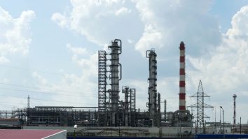 Ucrainenii închid aeroporturile rusești: Kievul lovește rafinăria din Riazan