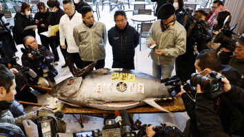 Licitația anului în Japonia: Un ton cât o motocicletă a fost vândut la preț de Ferrari