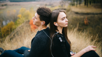 Cum afectează muzica modul în care iubești? Ana Maria Ambrosă, psiholog: „Muzica reflectă adesea trăsături de personalitate”