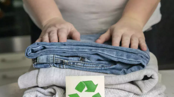 Colectarea deșeurilor textile a devenit obligatorie în România în 2025. George Enache, art director: „Am lucrat peste 15 ani ca designer vestimentar și pot spune că stăm prost la acest capitol”