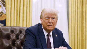 Trump a întreprins peste 300 de acțiuni executive în primele 100 de ore de la preluarea mandatului, spune Casa Albă. Ce „măsuri fulgerătoare” a semnat Președintele SUA