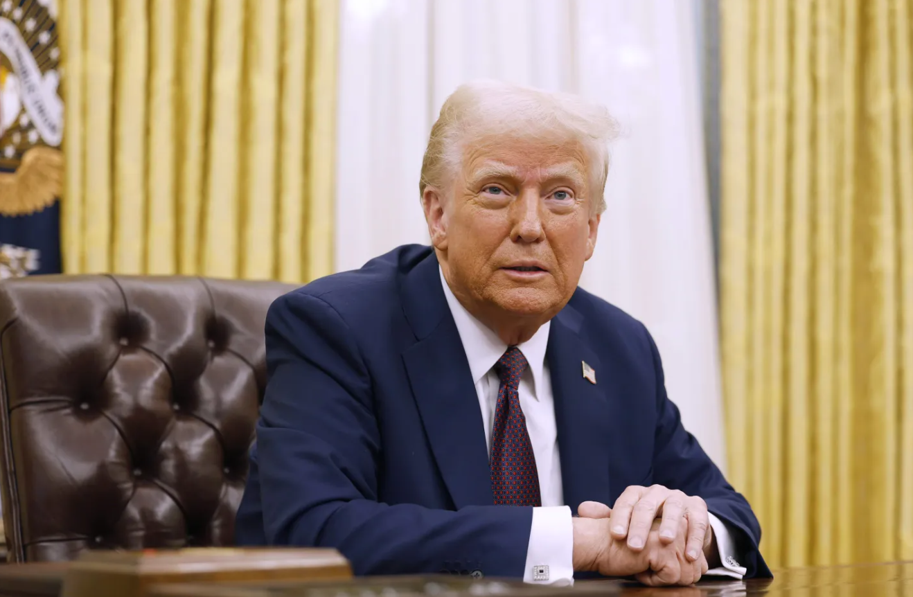 Trump a întreprins peste 300 de acțiuni executive în primele 100 de ore de la preluarea mandatului, spune Casa Albă. Ce „măsuri fulgerătoare” a semnat Președintele SUA