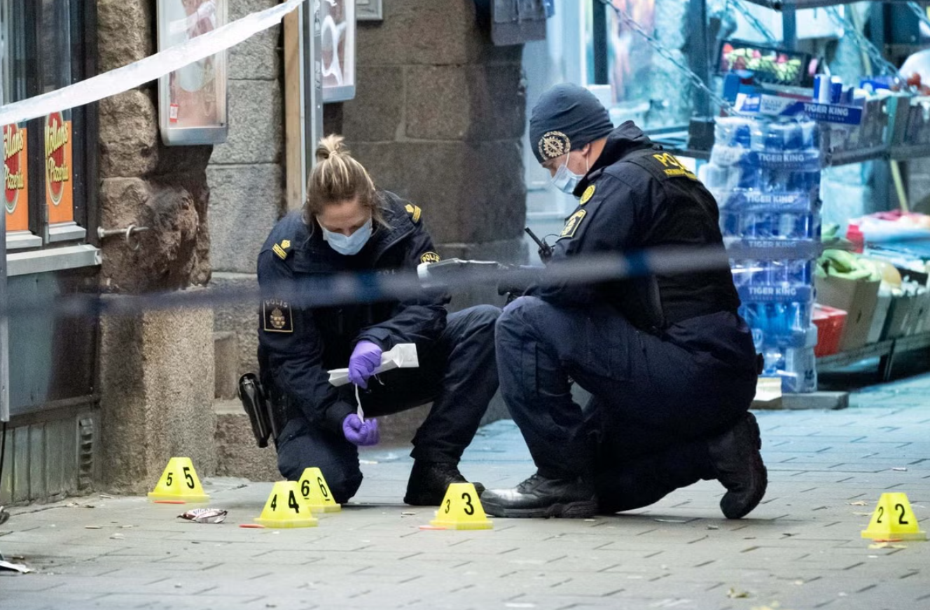 Suedia vrea să trimită deținuți în străinătate din cauza închisorilor pline. Cu ce criză se confruntă țara