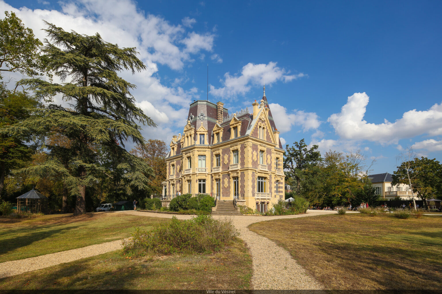 Vila Beau Chêne este scoasă la licitație. Fosta reședință a lui Joséphine Baker este înconjurată de un parc în stil englezesc
