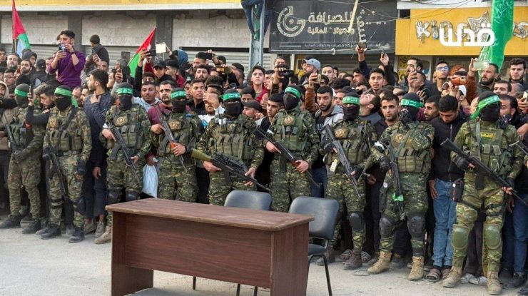 VIDEO. Hamas a predat Crucii Roșii primele trei ostatice. Israelul eliberează din Închisoarea Ofer 90 de palestinieni la schimb