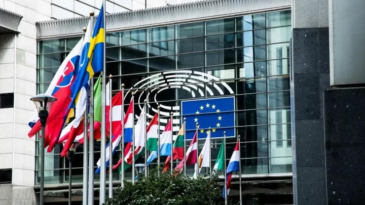 Comisia Europeană a propus interzicerea  importurilor de aluminiu rusesc. Ce include al 16-lea pachet de sancțiuni împotriva Rusiei