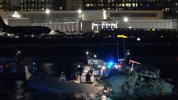 Un avion American Airlines s-a ciocnit de un elicopter al armatei americane. Ce au declarat autoritățile