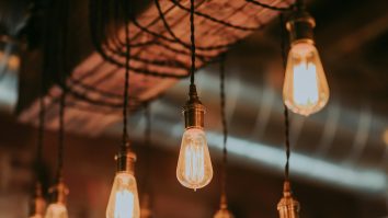 (P) Cum Să Asiguri Un Iluminat Ambiental Casei Tale?