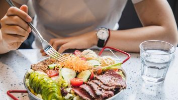 Cum ne detoxifiem corpul după sărbători? Nutriționist: „Trebuie să evităm extremele”