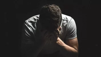 Suferă bărbații mai mult decât femeile în urma unei despărțiri? Vladimir Ionaș: „Bărbații se exteriorizează mult mai greu”