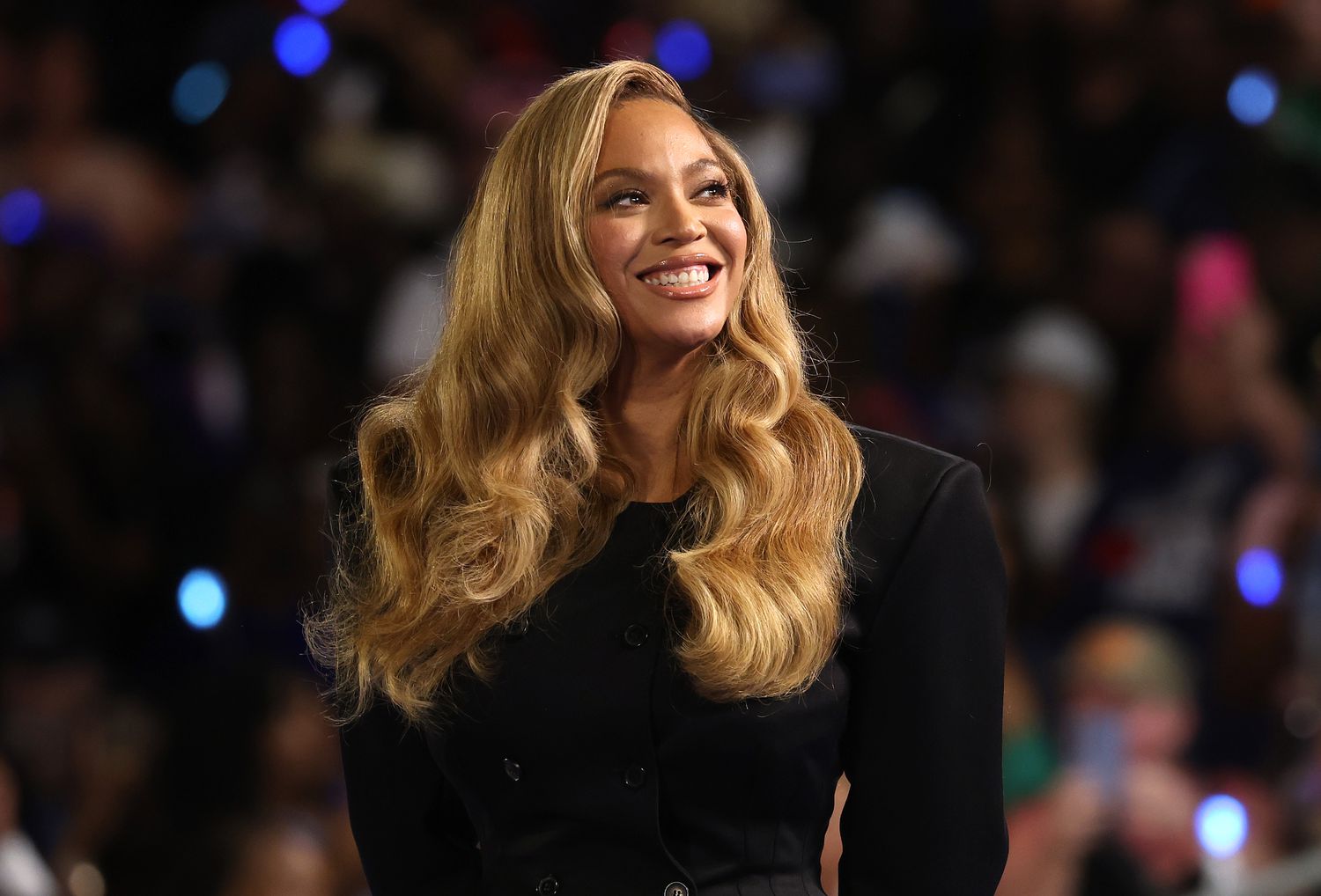 Beyoncé dă o mână de ajutor victimelor din Los Angeles. Vedeta a donat 2,5 milioane de dolari familiilor  din zonele afectate