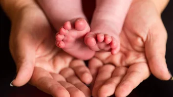 Scăderea natalității are efecte îngrijorătoare. Cum afectează aceasta România