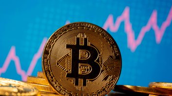 Bitcoin depăşeşte pentru prima dată 120.000 de dolari