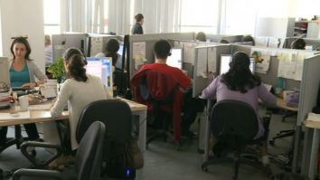 Numărul bugetarilor din România a ajuns la 1,3 milioane. Adrian Negrescu, analist economic: „Polonia, o țară cu populație dublă, are numai 800.000”