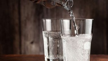 STUDIU. Cercetătorii japonezi susțin că apa minerală te ajută să slăbești. Cum să trăiești o viață mai sănătoasă