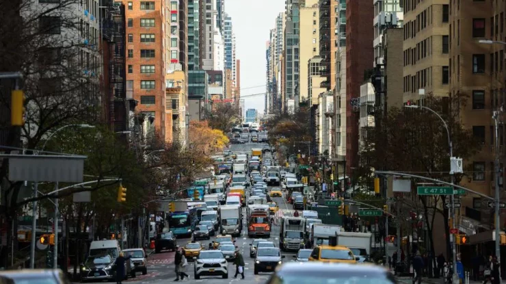 New York a implementat primul sistem de taxare a aglomerației din SUA. Șoferii vor plăti până la 9 dolari pe zi pentru acces