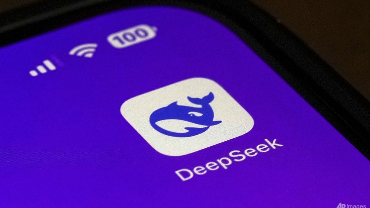 DeepSeek, noua platformă A.I. din China, atinge performanțe similare ChatGPT, la costuri mult mai mici. Care sunt principalele riscuri legate de utilizarea aplicației