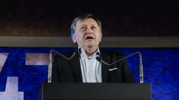 PNL validează candidatura lui Crin Antonescu la prezidențiale cu 644 de voturi, în unanimitate. Crin Antonescu: „Nu am nicio scuză să refuz. Nu sunt doar niște alegeri prezidențiale, este un moment de răscruce”