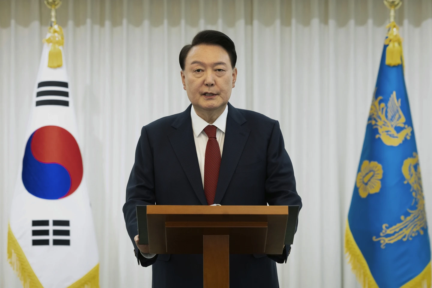 Anchetatorii au ajuns la reședința lui Yoon Suk Yeol pentru a pune în aplicare mandatul de arestare