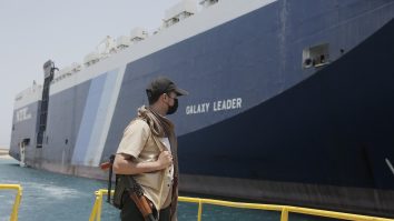 Un marinar român a fost eliberat de rebelii Houthi. Cum evoluează situația din Orientul Mijlociu