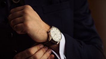 Ceasurile mecanice și digitale se întorc și cuceresc Generația Z. Ce simbolizează pentru tinerii colecționari