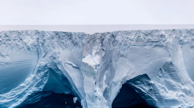 Cel mai mare iceberg din lume, A23a, se deplasează spre insula britanică Georgia de Sud. Cât de gravă este situația