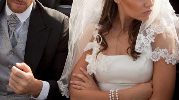 Un cuplu din SUA își organizează nunți separate pentru că nu au ajuns la o înțelegere. Prietenii au fost invitați la  petrecerea pentru „el” și „ea”