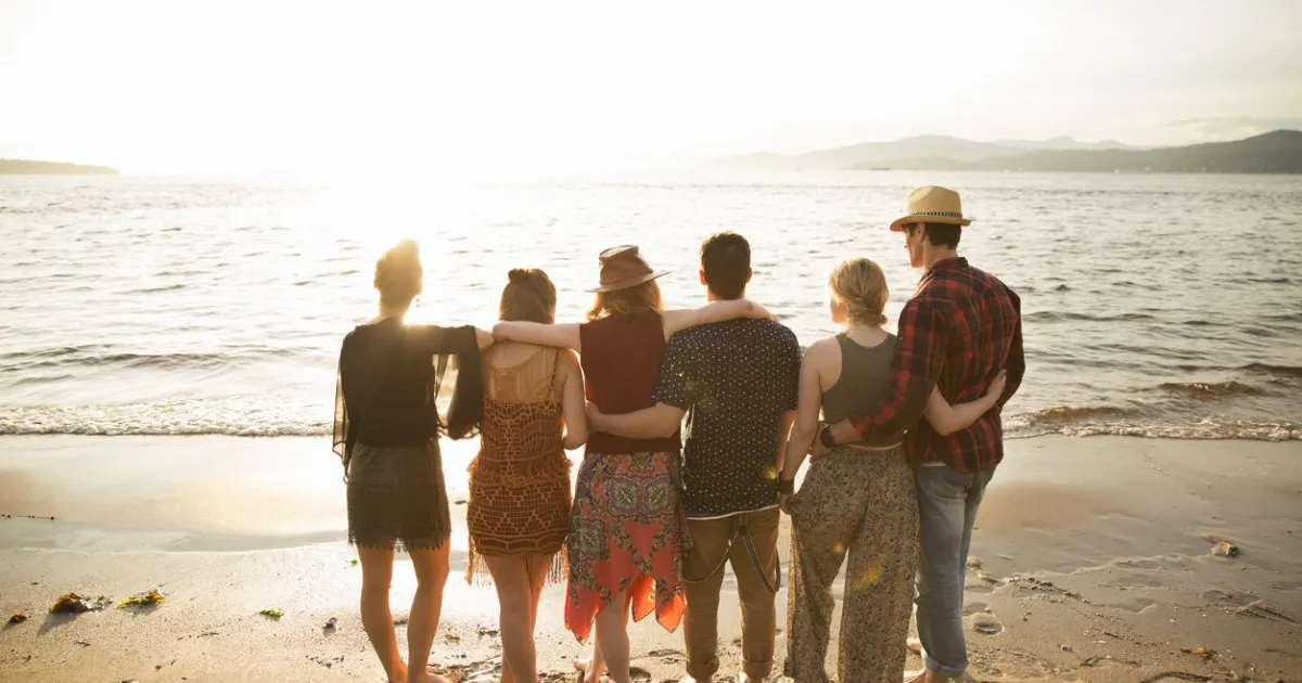 Astăzi sărbătorești Ziua Îmbrățișărilor. Ana-Maria Ambrosă, psiholog: „Copiii învață despre conexiunea umană prin gesturile fizice”